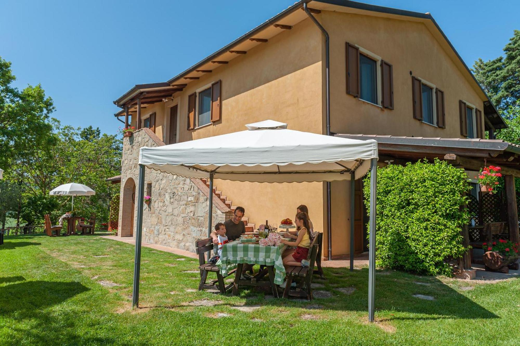 Agriturismo Le Dolci Colline Valfabbrica Екстериор снимка