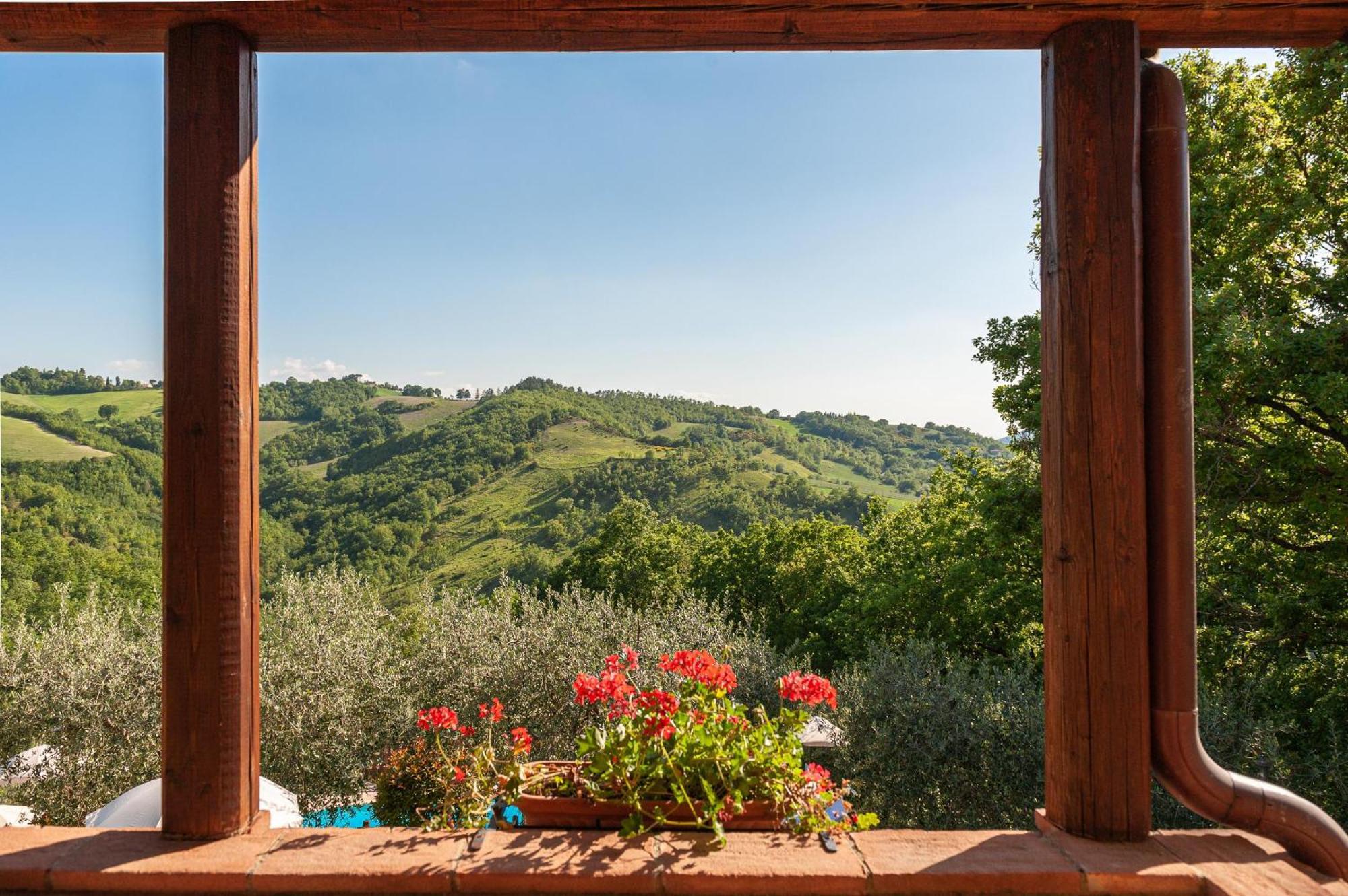 Agriturismo Le Dolci Colline Valfabbrica Екстериор снимка